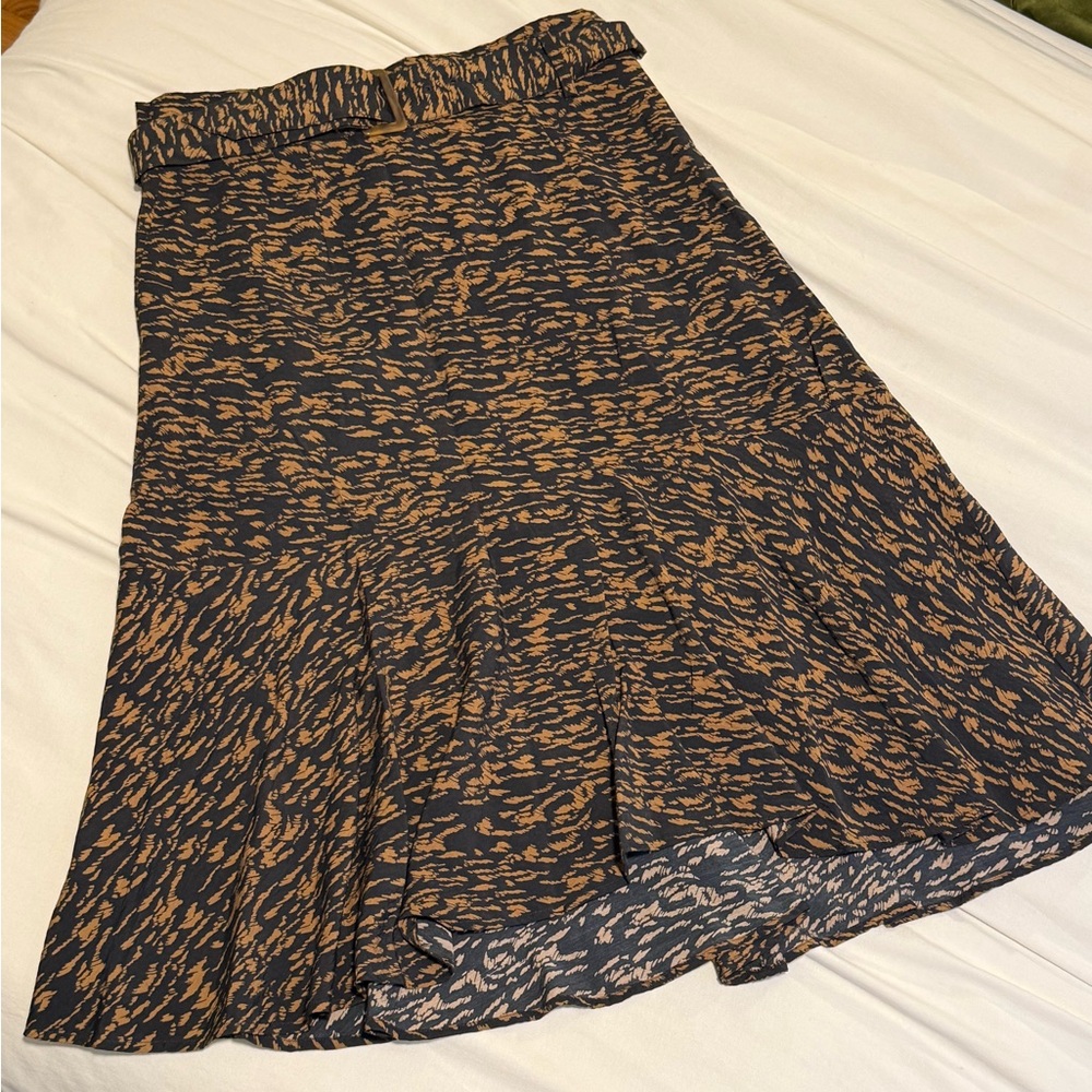 Elegant Black and Brown Patterned Skirt